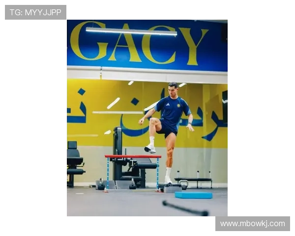 C罗少年时期深夜健身挑战极限